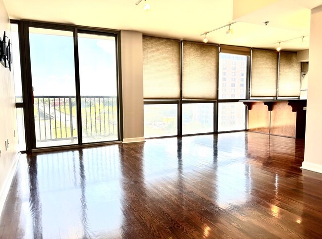 Foto del edificio - 600 Admiral Blvd