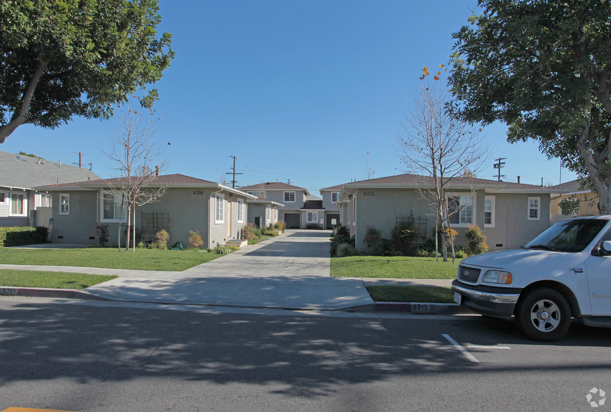Primary Photo - 6308-6312 Bissell St