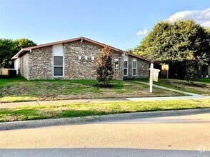 Building Photo - 4913 Freeport Dr