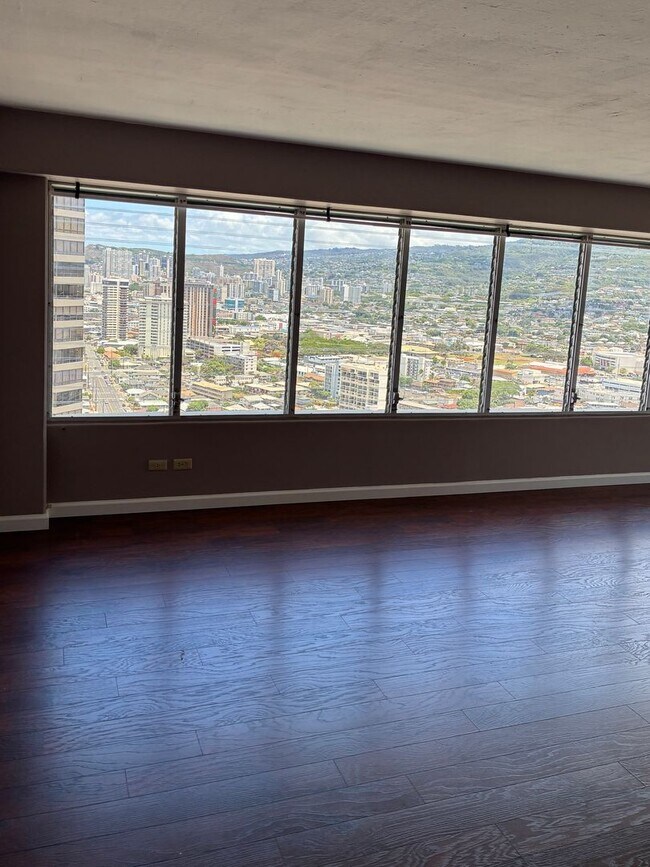 Foto del edificio - For Rent – Regency Towers