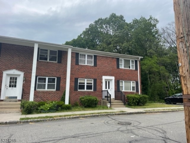 Foto del edificio - 67 Fox Hill Dr