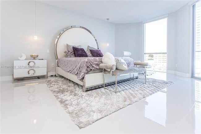 Building Photo - 17111 Biscayne Blvd