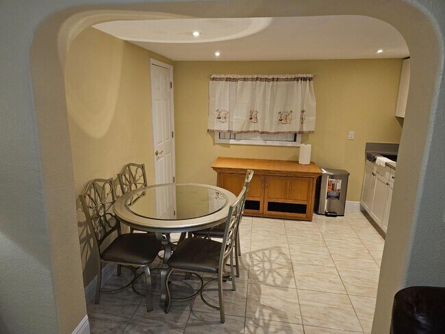 Foto del edificio - 2968 N Stewart St