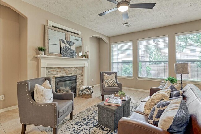 Building Photo - 11 E Burberry Cir