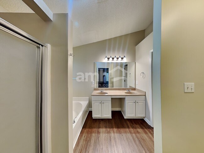 Building Photo - 7713 Autumnview Court