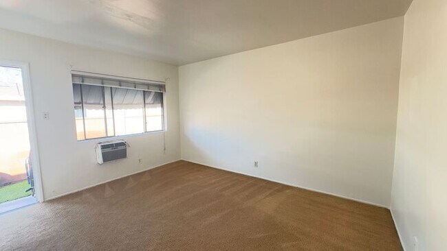 Foto del edificio - 12114 Rosecrans Ave