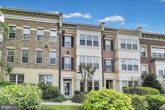 Building Photo - 508 Rampart Way