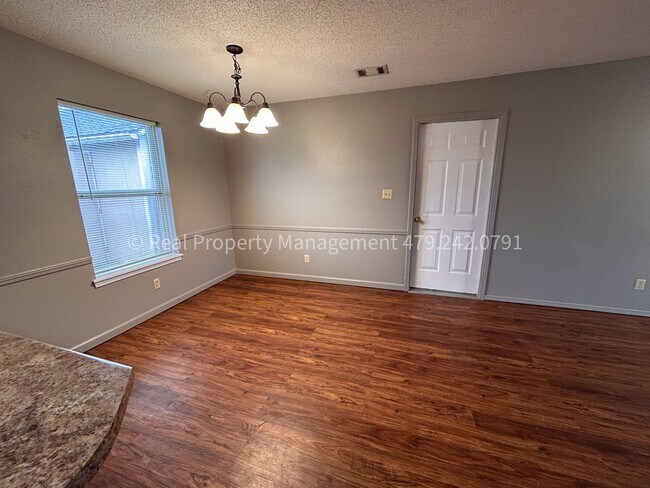 Foto del edificio - RENT READY - Greenwood Home - 3 Bed 1 Bath