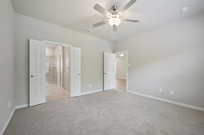 Foto del edificio - 524 Clover Crk Dr