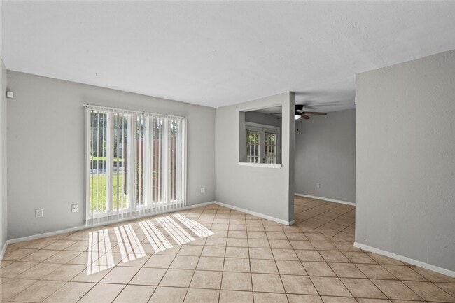 Building Photo - 2202 16th Ave N