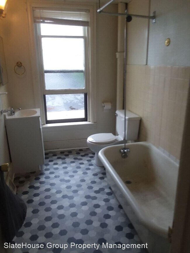Building Photo - 522 N 10th St