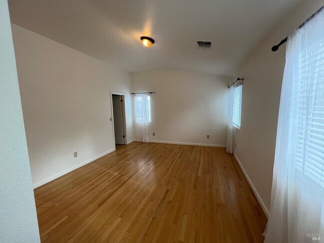 Foto del edificio - 4451 Meadow Valley Cir