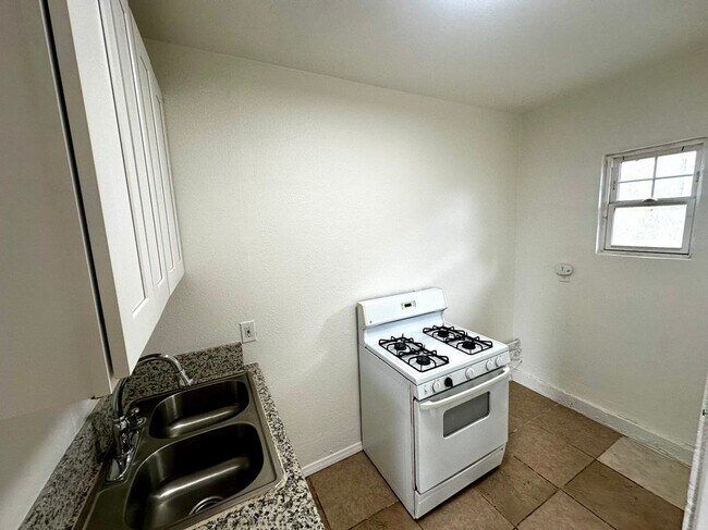 Foto del edificio - 13906 Grant St