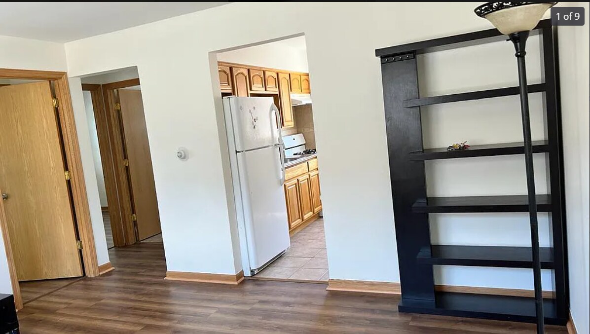Living - 5330 S 73rd Ct