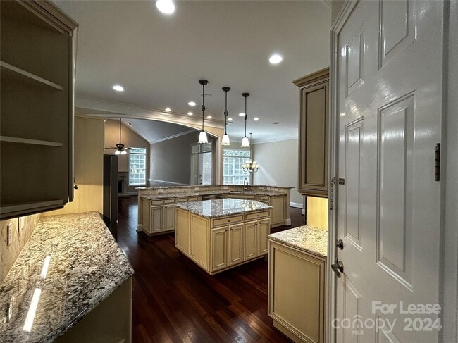 Building Photo - 10604 Andiron Dr