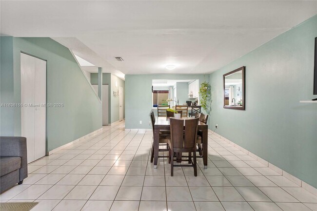 Foto del edificio - 4713 N Pine Island Rd