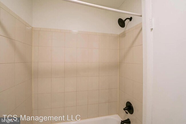 Building Photo - 3 br, 1 bath House - 1902 S 5th St