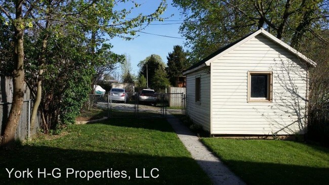 Building Photo - 109 Pleasant St
