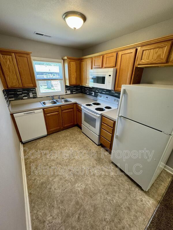 Foto del edificio - 8205 Center Dr