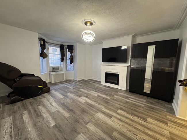 Building Photo - 522 51st St