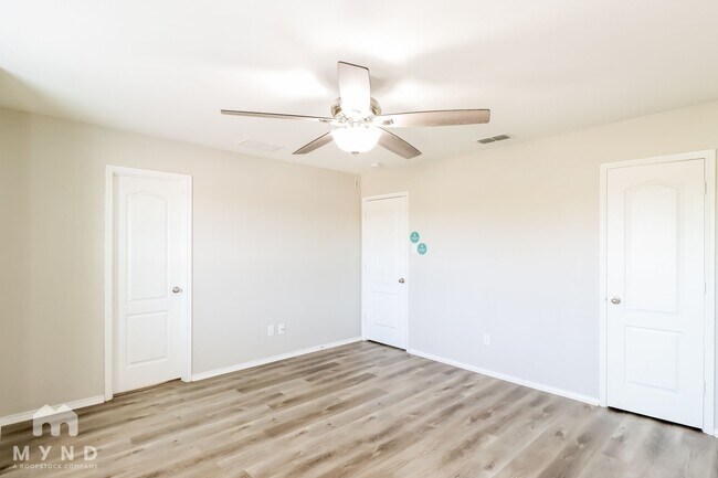 Foto del edificio - 6928 Glade Oaks Dr