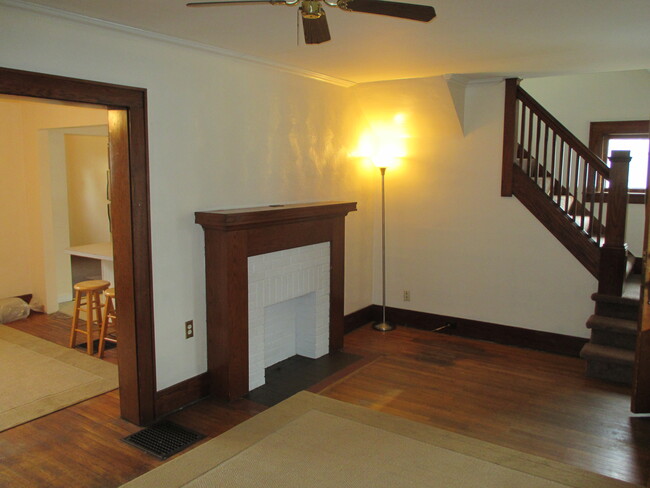 Building Photo - 613 Elm Ct