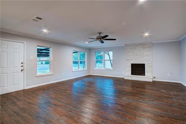 Foto del edificio - 5303 Westminster Dr