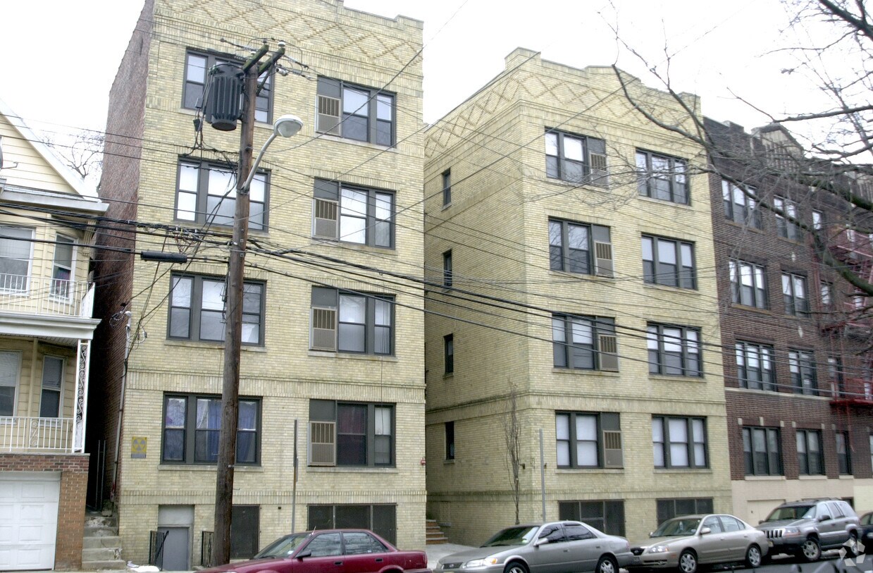 Building Photo - 160 Bergen Ave
