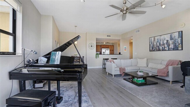 Foto del edificio - 8390 SW 72nd Ave