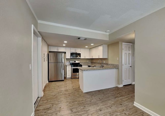 Building Photo - 1402 Pacific Terrace Dr