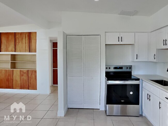 Foto del edificio - 7563 Meadowlawn Dr N