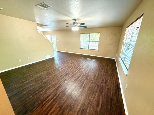 Foto del edificio - **APPLICATION RECEIVED** **MOVE IN SPECIAL...