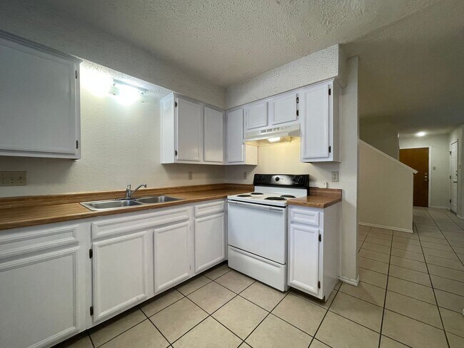 Building Photo - 1303 Conway Dr