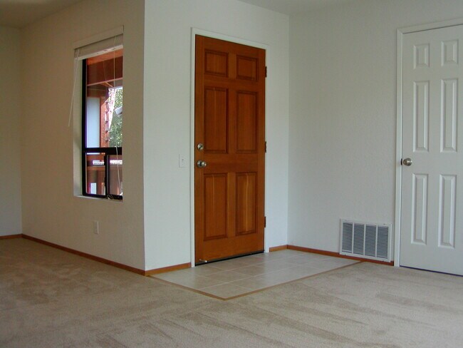 Foto del edificio - 930 Colina Ct