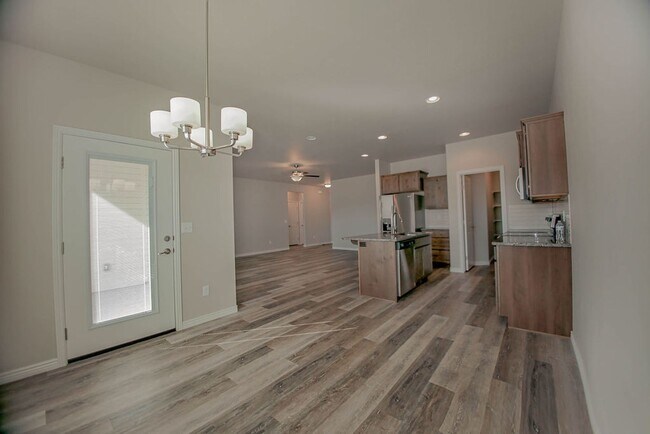 Foto del edificio - 745 Shadowleaf Ave