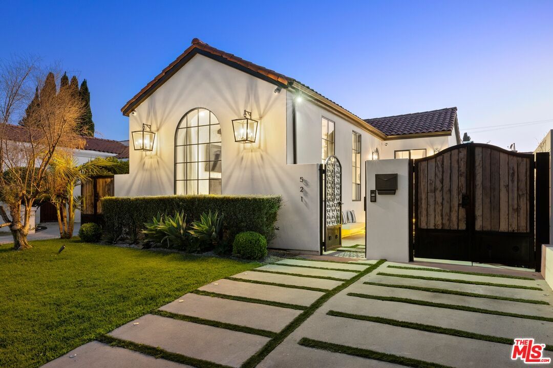 Foto principal - 521 N Formosa Ave