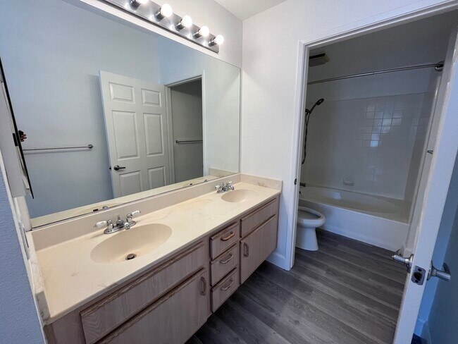 Master Bathroom - 640 Camino De La Reina