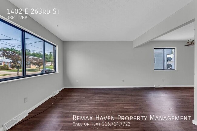 Building Photo - 1402 E 263, Euclid-  Stunning 3 bed, 1.5 b...