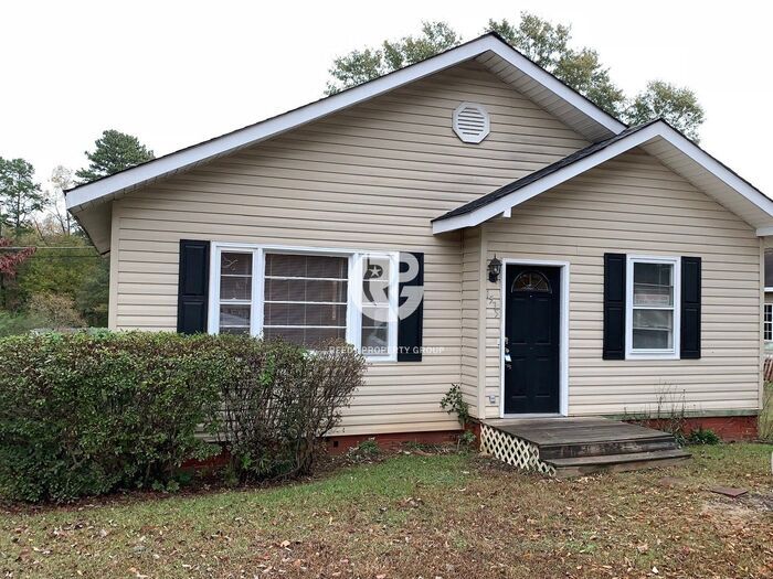 Primary Photo - Updated 2 bed / 1 bath with large rooms!