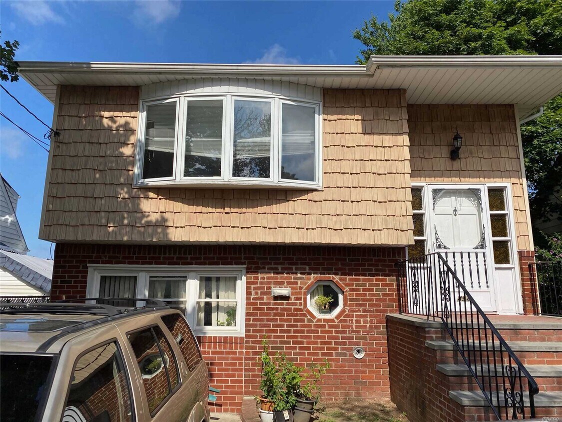 494 Oakley Ave, Elmont, NY 11003 Apartment for Rent in Elmont, NY