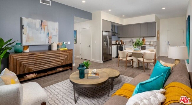 Foto del edificio - 10375 Washington Blvd