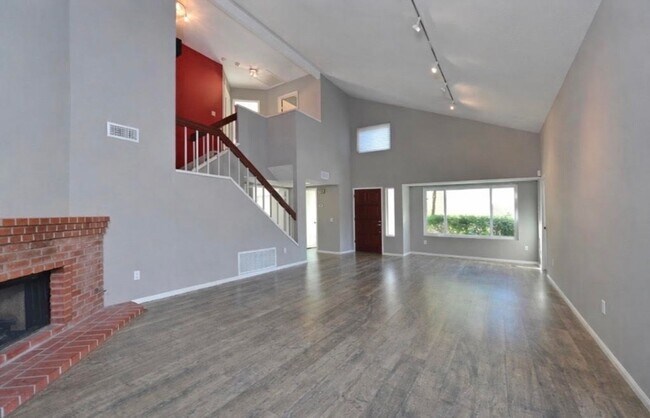 Foto del edificio - Spacious 3BD/2.5BA Home Available in West Clairemont!