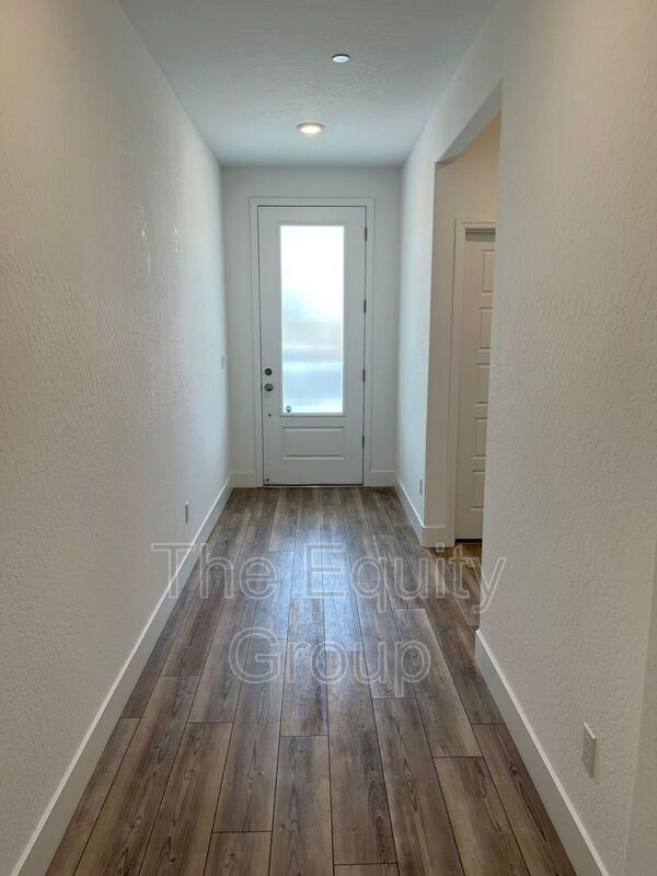 Building Photo - 135 E Taylor Ave