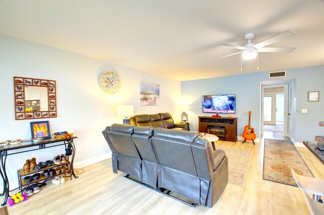 Foto del edificio - 770 High Point Blvd N