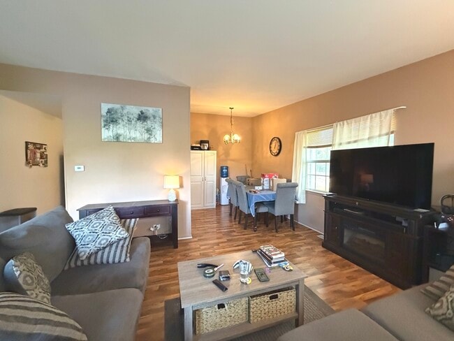 Foto del edificio - 301 Cherrywood Ct