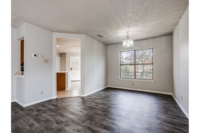 Foto del edificio - 7318 Belmede Ct