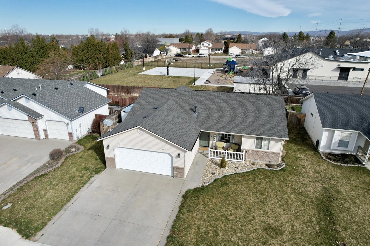 Primary Photo - 9068 W Mediterranean Dr