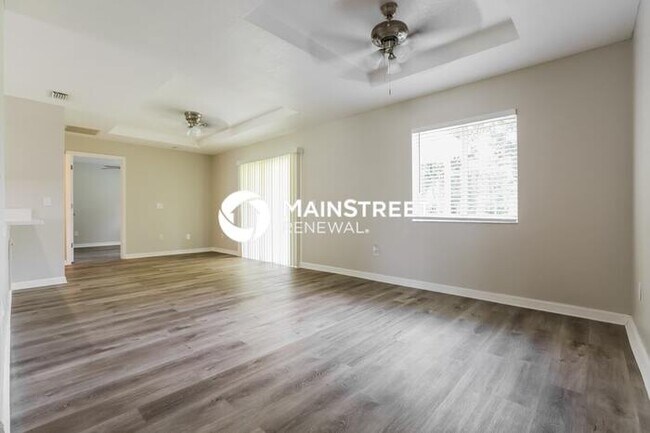 Foto del edificio - 3 Bedroom Pet-Friendly Home in North Port, FL with Main Street Renewal