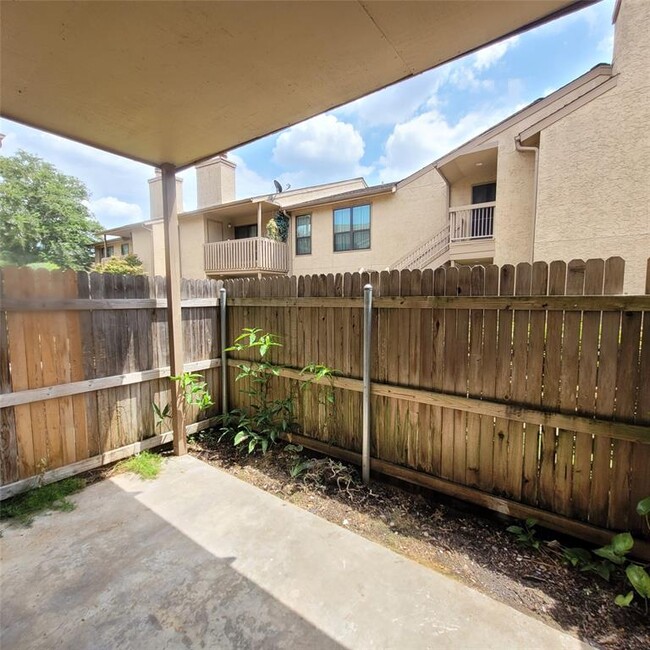 Building Photo - 5001 Lamonte Ln