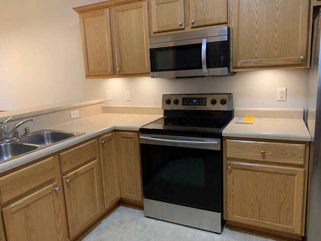 Kitchen - 758 Bridlewood Dr